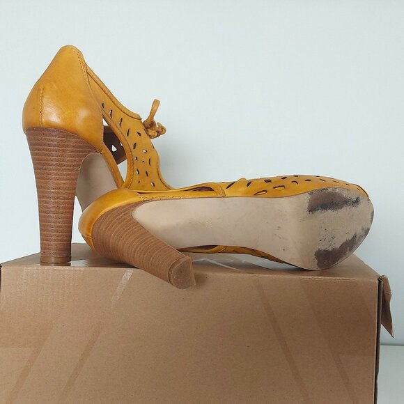 Virus Mustard Leather Platform Open-Toe Shoes - Size 39 (US 8.5) - Picture 5 of 6